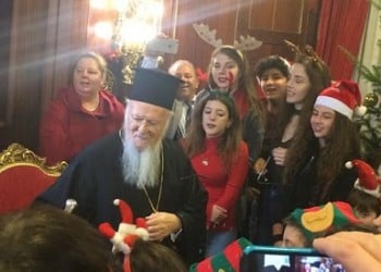 Μαθητές του Ζωγράφειου έψαλλαν τα κάλαντα στον Οικουμενικό Πατριάρχη