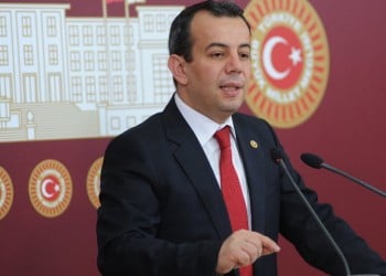 Τούρκος βουλευτής θέλει να υψώσει την τουρκική σημαία σε 18 νησιά του Αιγαίου!