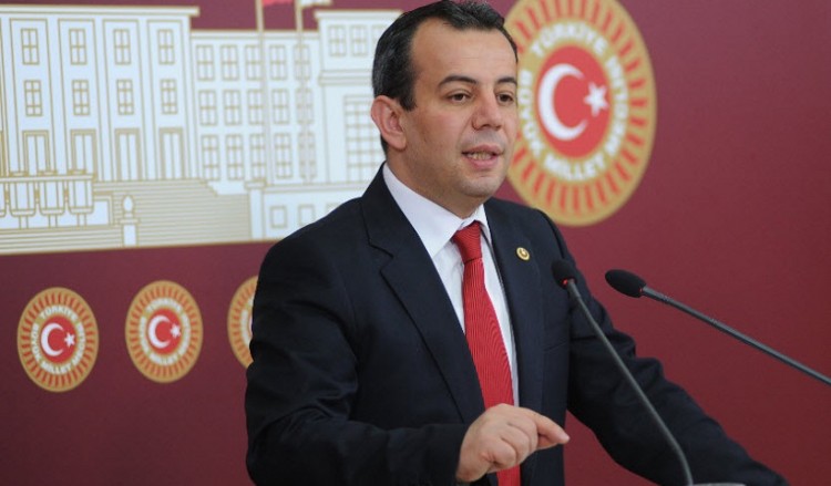 Τούρκος βουλευτής θέλει να υψώσει την τουρκική σημαία σε 18 νησιά του Αιγαίου!