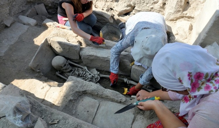 Βυζαντινοί τάφοι και ατόφιοι σκελετοί βρέθηκαν στην αρχαία Στρατονίκεια (φωτο)