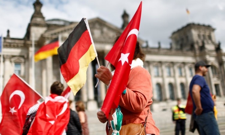 Η Γερμανία αρχίζει να διαλύει το δίκτυο κατασκόπων του Ερντογάν στα εδάφη της