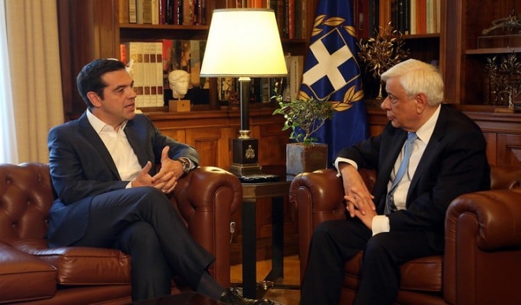 Στον Παυλόπουλο ο Τσίπρας για τη συμφωνία στο Eurogroup