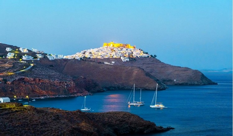 Καλοκαιρινές διακοπές 2020: Οι αδειούχοι του Αυγούστου φεύγουν για τα ελληνικά νησιά