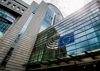 Απόφαση-κόλαφος του Ευρωκοινοβουλίου: Ακροδεξιά και λαϊκιστικά κόμματα να επιστρέψουν 500.000 ευρώ