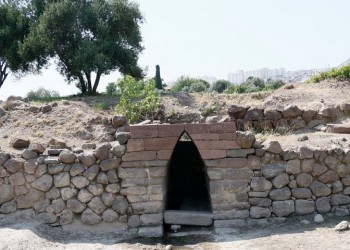 Απίστευτο – Κρήνη στην αρχαία Σμύρνα με νερό που αναβλύζει συνεχώς εδώ και 2.700 χρόνια!