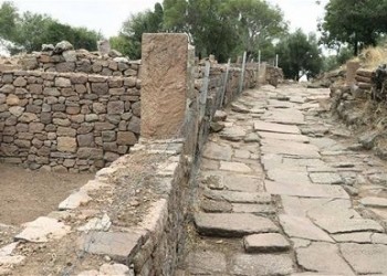 Δρόμος 2.000 ετών αποκαλύφθηκε στον αρχαιολογικό χώρο των Αιγών της Μ. Ασίας