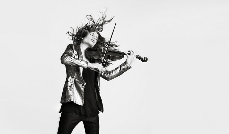 Η Ολλανδή βιολονίστρια που έχει πάθος με τη μουσική του Τσιτσάνη