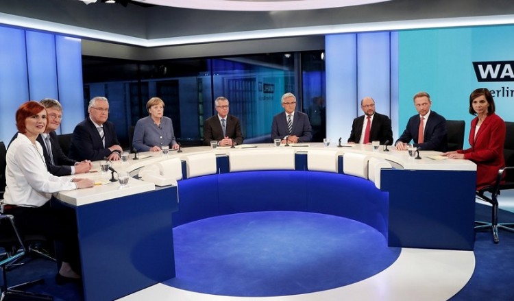 Σε αναζήτηση κυβερνητικών εταίρων η Μέρκελ – Απέκλεισε το ενδεχόμενο σχηματισμού κυβέρνησης μειοψηφίας