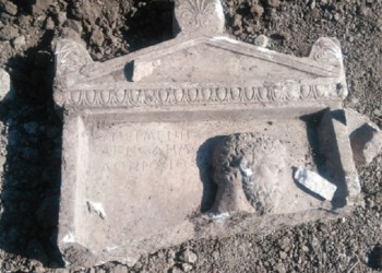 Αρχαιοκάπηλοι βρήκαν επιτύμβια στήλη 2.000 ετών στη Βιθυνία