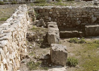 Τυμβωρύχοι λυμαίνονται αρχαίους τάφους στην Κύπρο!