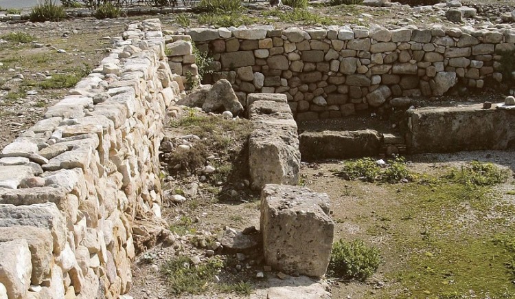 Τυμβωρύχοι λυμαίνονται αρχαίους τάφους στην Κύπρο!