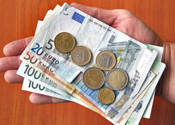 Κορονοϊός: Μικρός ο κίνδυνος μετάδοσής του από τα χαρτονομίσματα του ευρώ