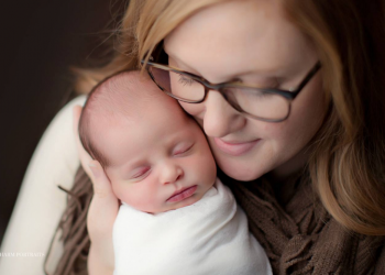 26χρονη γέννησε χρησιμοποιώντας έμβρυο που ήταν κατεψυγμένο για 24 χρόνια!