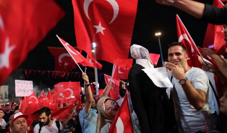 Εβδομήντα νέα εντάλματα σύλληψης στην Τουρκία