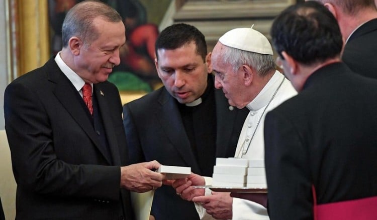 Ο Ερντογάν στο Βατικανό σε κρίσιμη συνάντηση με τον Πάπα (φωτο)