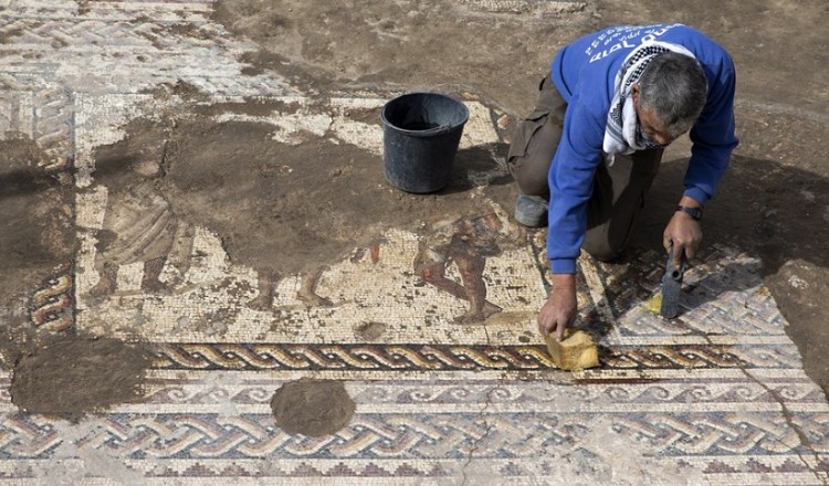 Ισραήλ: Βρέθηκε σπάνιο μωσαϊκό με αρχαιοελληνική επιγραφή (φωτο, βίντεο)