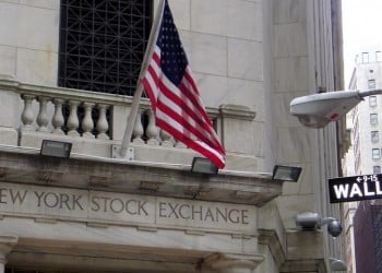 Wall Street: Έκλεισε με πτώση μετά τη μεγάλη αύξηση των κρουσμάτων του κορονοϊού στις ΗΠΑ