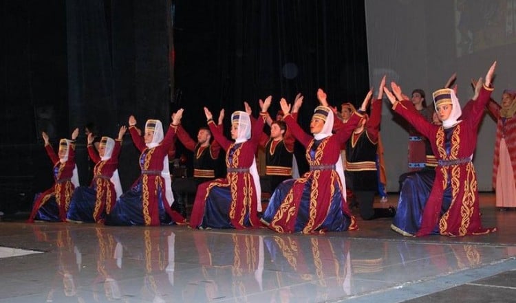 Παρέλαση αρμενικών παραδοσιακών φορεσιών στην Κομοτηνή