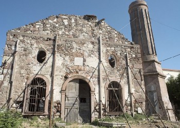 Αναστηλώνεται το ερειπωμένο Βαλιδέ Τζαμί στη Μυτιλήνη (φωτο)