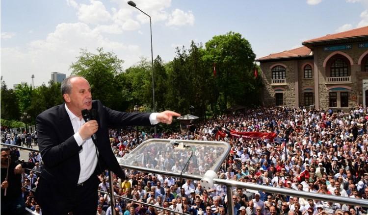 Τουρκία: «Ας αναμετρηθούμε σαν άνδρες» κάλεσε τον Ερντογάν ο υποψήφιος της αντιπολίτευσης