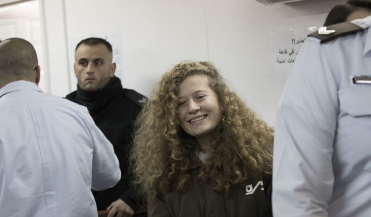 Ελεύθερη η 17χρονη Παλαιστίνια Άχεντ Ταμίμι (βίντεο)