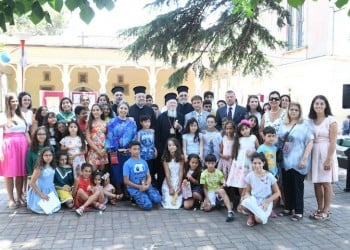 Ο Πατριάρχης Βαρθολομαίος μαζί με τα Ελληνόπουλα της Κωνσταντινούπολης