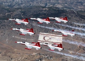 Αεροπορικά σόου στην τουρκική φιέστα για την 44η επέτειο από την εισβολή στην Κύπρο