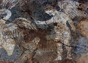 Αρχαιολογική ανακάλυψη: Βρέθηκε ψηφιδωτό του 4ου π.Χ. αιώνα στο Μικρό Θέατρο της Αμβρακίας