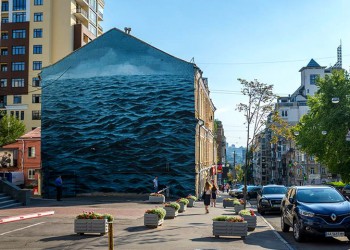 Τρικυμισμένος Εύξεινος Πόντος σε τοίχο του Κιέβου