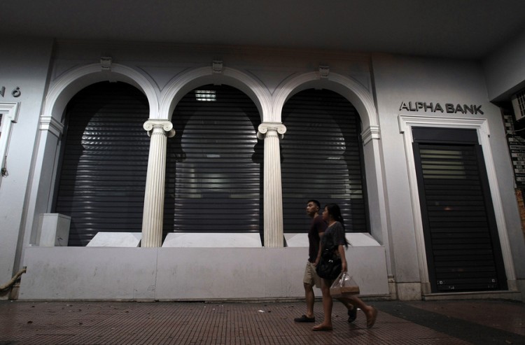 DW: Κατάρρευση τραπεζικών μετοχών, κόκκινα δάνεια και οι ευθύνες της κυβέρνησης Τσίπρα