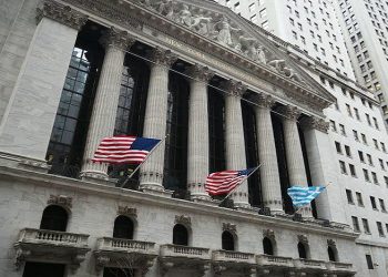 Wall Street: Έκλεισε με πτώση μετά τη μεγάλη αύξηση των κρουσμάτων του κορονοϊού στις ΗΠΑ 2