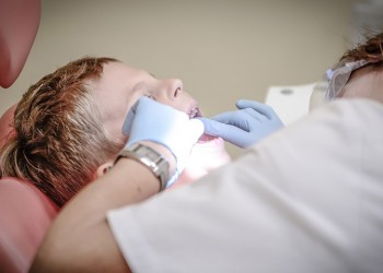 Covid-19: Μπορεί να επιδεινώσει και τα οδοντιατρικά προβλήματα;