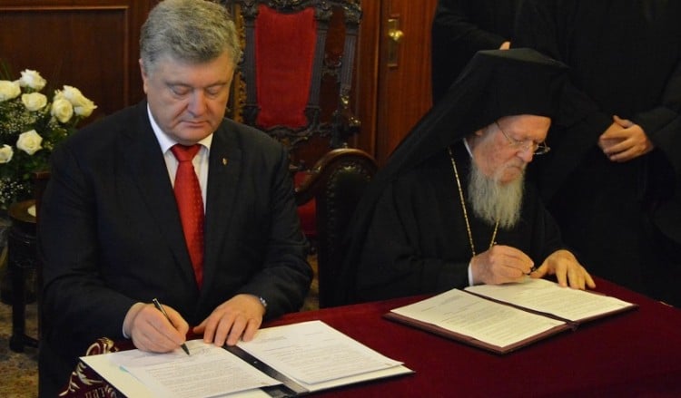 Σύμφωνο συνεργασίας υπέγραψαν ο Οικουμενικός Πατριάρχης και ο πρόεδρος της Ουκρανίας