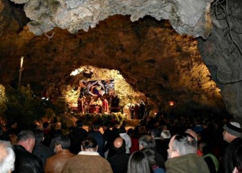 Χριστούγεννα 2018: Αναπαράσταση φάτνης σε σπηλιά στην Κίσαμο Χανίων
