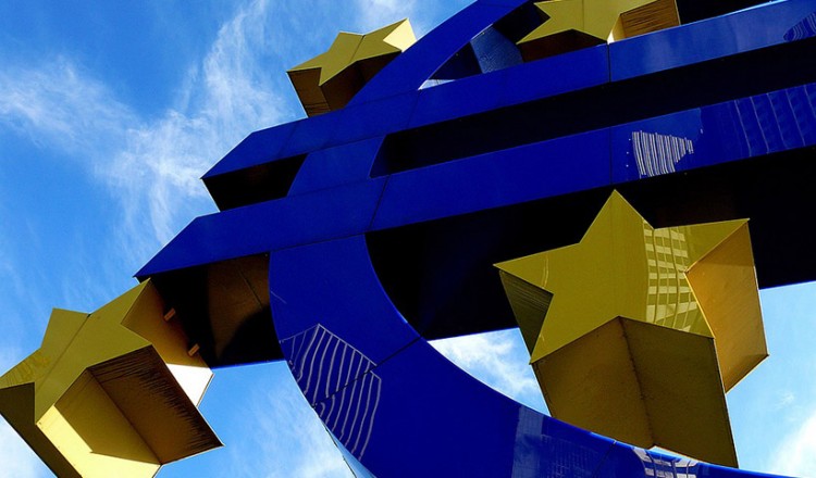 Economist: Η Ευρωζώνη επιστρέφει στα πρόθυρα της ύφεσης