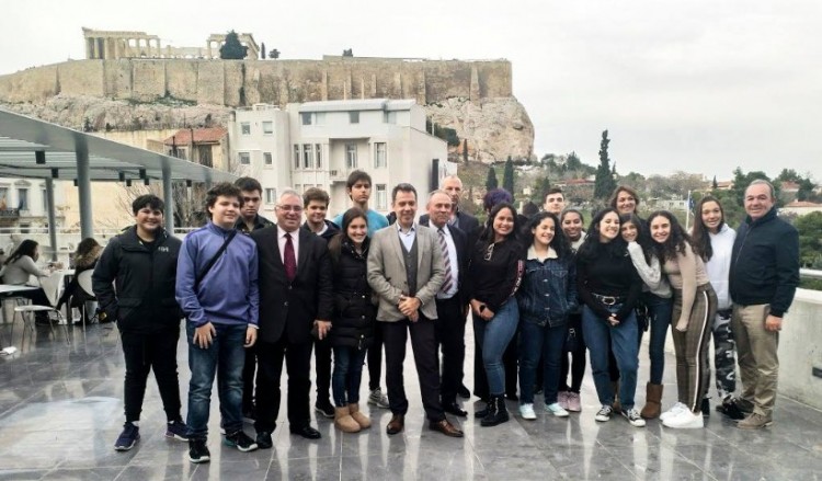 Εκπαιδευτικό πρόγραμμα στην Ελλάδα για 17 Ελληνόπουλα από τον Παναμά
