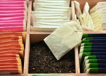 Όσοι πίνουν συχνά τσάι, ιδίως πράσινο, ζουν περισσότερο και αρρωσταίνουν λιγότερο