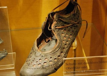 Στο φως γυναικείο παπούτσι-κομψοτέχνημα από την αρχαία Ρώμη
