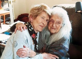 81χρονη υιοθετημένη Ιρλανδή γνώρισε για πρώτη φορά την 104χρονη μητέρα της!