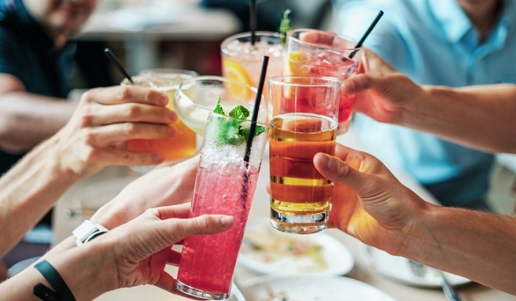 Πόσο αλκοόλ πίνουν οι Έλληνες;
