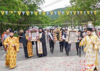 Λαμπρή γιορτή στη Μονή Βαζελώνος παρουσία τριών ιερών εικόνων του Πόντου (βίντεο)