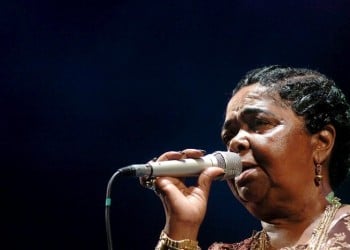 Cesária Évora, η ξυπόλυτη ντίβα της εξωτικής θλίψης