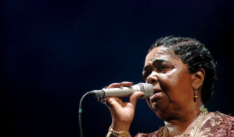 Cesária Évora, η ξυπόλυτη ντίβα της εξωτικής θλίψης