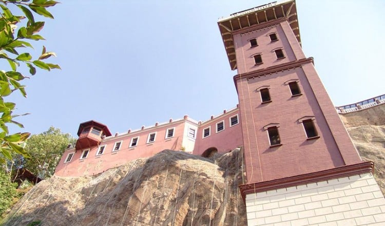 Το ιστορικό ασανσέρ της Σμύρνης (φωτο, βίντεο)