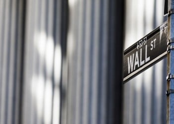 Πανικός στη Wall Street με απώλειες σχεδόν 13%