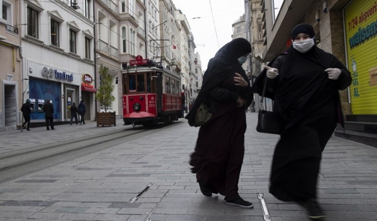 Νέο άλμα στους θανάτους από κορονοϊό στην Τουρκία 2