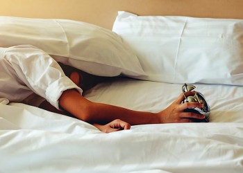 Ύπνος και καρδιά: Πόσες ώρες πρέπει να κοιμόμαστε για καλύτερη υγεία