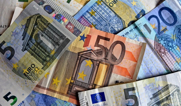 Κορονοϊός και χρήματα: Τα χαρτονομίσματα μολύνονται πιο εύκολα από τα κέρματα