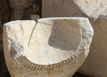 Σπάνιο ηλιακό ρολόι 2.000 ετών βρέθηκε στη Λαοδίκεια της Φρυγίας