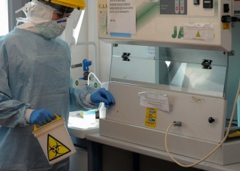 «Καμπανάκι» 239 επιστημόνων για τη μεταδοση του κορονοϊού – Γιατί καλούν τον ΠΟΥ να αναθεωρήσει τις οδηγίες